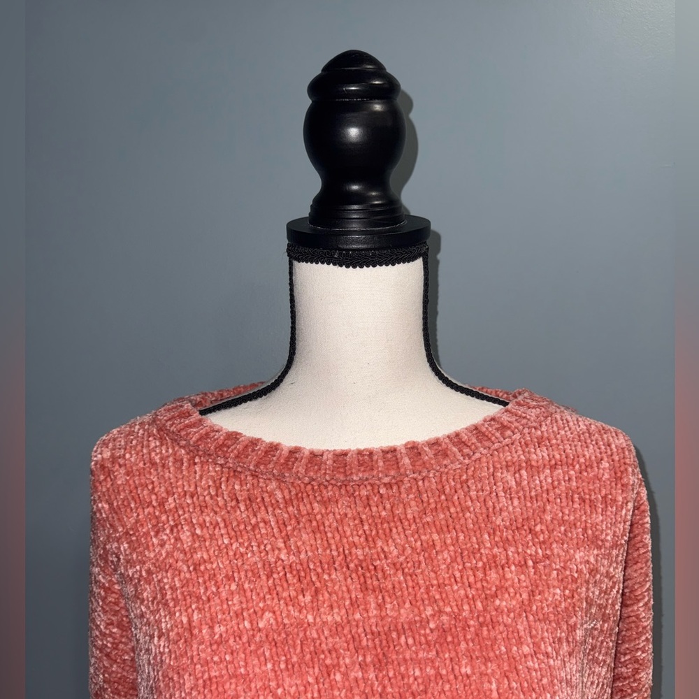 ~Forever 21 Pink Knit Crew Neck Sweater - Picture 2 of 5